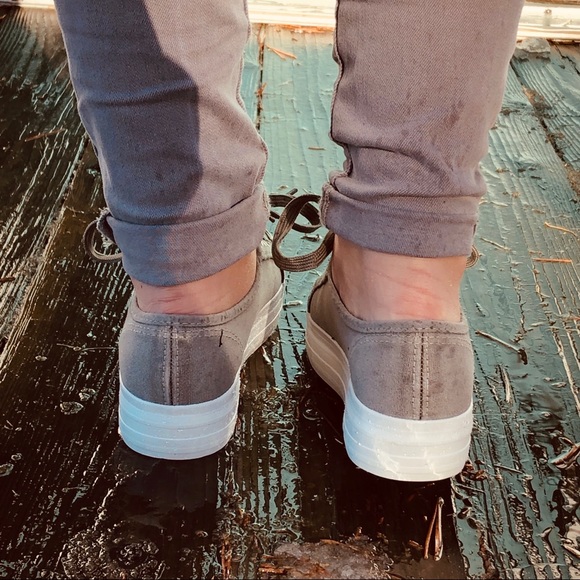 FINAL SALE! Acid Wash Canvas Gray Sneaker - Picture 3 of 8